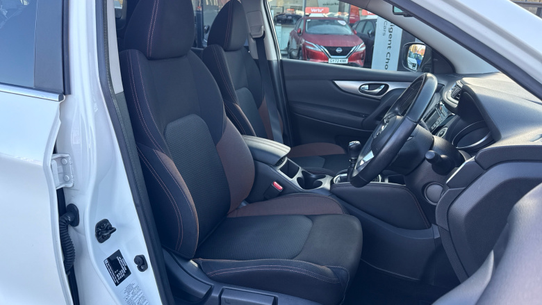 Nissan Qashqai 1.3 DiG-T N-Motion 5dr Petrol Hatchback